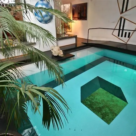 Botanical Garden Open Space Hotel *